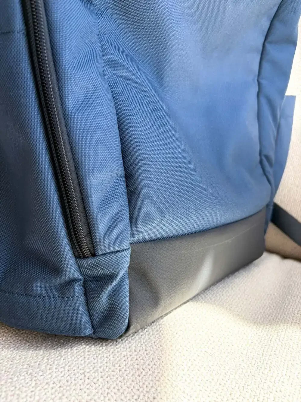 YETI Crossroads 23L Backpack in Navy